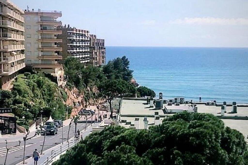 Apartamento luminoso y amplio en centro de Salou Exterior foto